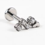 Labret Titânio 4 pedras 1 Coração/TLA316